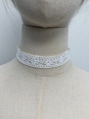 White Lace Choker Necklace Floral Crochet Victorian Cottagecore Adjustable